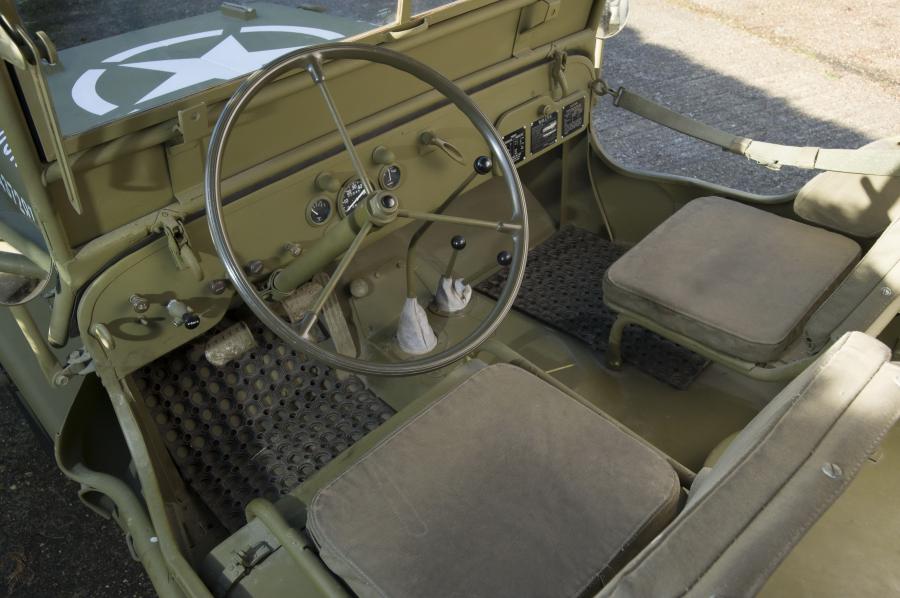 Интерьер Willys MB 1944 года  (фото 2 из 13)
